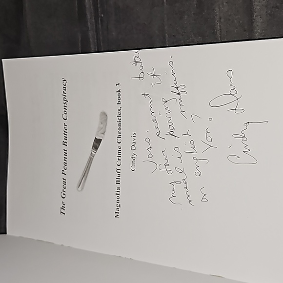 The Great Peanut Butter Conspiracy Magnolia Bluff Crime Chronicles Cindy Davis - Picture 7 of 7